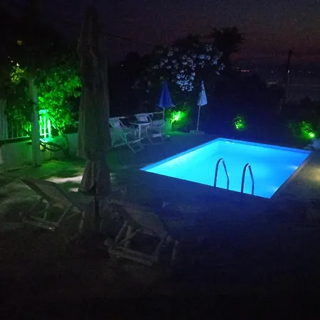 Maria Nyaraló Néa Mihanióna